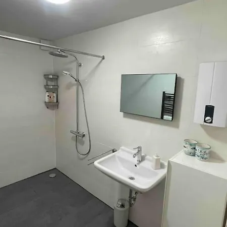 Lovely Monte Close To Cologne With Three Bedrooms And One Bathroom *