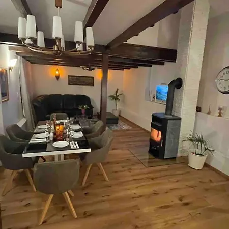 Lovely Monte Close To Cologne With Three Bedrooms And One Bathroom Apartmán *