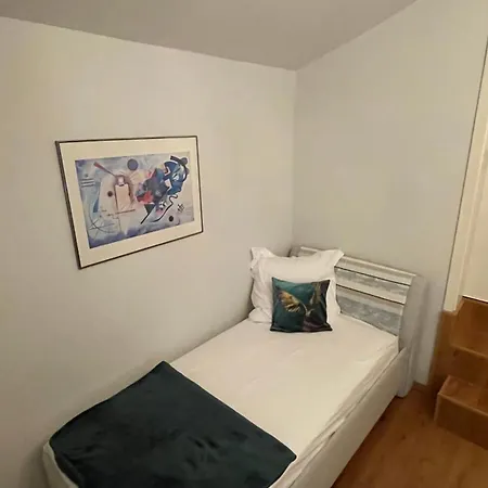 Apartmán Lovely Monte Close To Cologne With Three Bedrooms And One Bathroom *