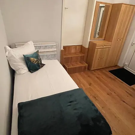 Apartmán Lovely Monte Close To Cologne With Three Bedrooms And One Bathroom