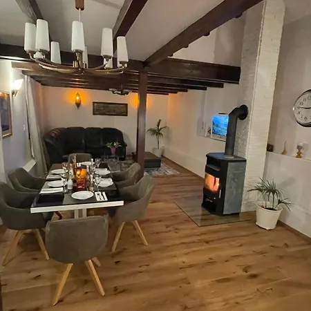 Apartmán Lovely Monte Close To Cologne With Three Bedrooms And One Bathroom *