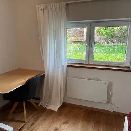 Lovely Monte Close To Cologne With Three Bedrooms And One Bathroom Apartmán Frechen