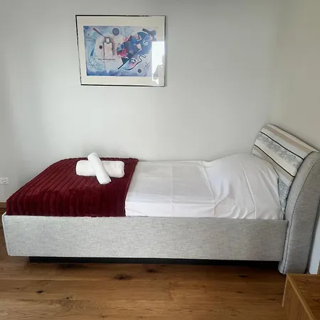 Lovely Monte Close To Cologne With Three Bedrooms And One Bathroom *