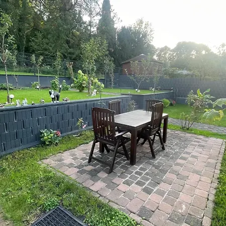 Apartmán Lovely Monte Close To Cologne With Three Bedrooms And One Bathroom Frechen
