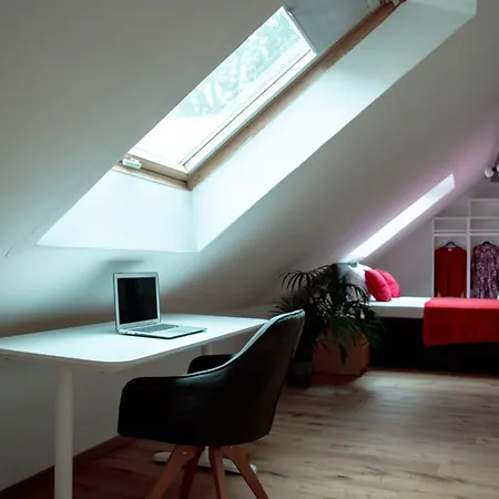 Lovely Monte Close To Cologne With Three Bedrooms And One Bathroom Apartamento Frechen