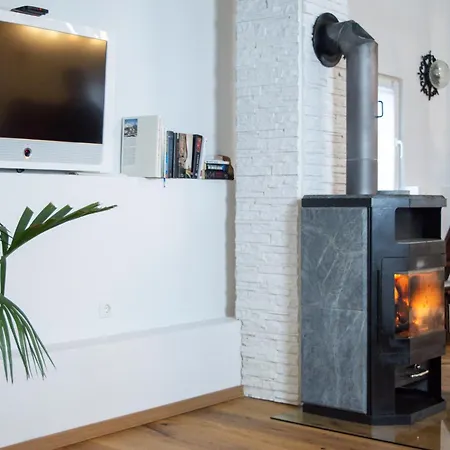 Lovely Monte Close To Cologne With Three Bedrooms And One Bathroom Apartamento