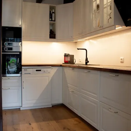Lovely Monte Close To Cologne With Three Bedrooms And One Bathroom Apartmán *