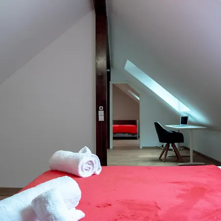 Lovely Monte Close To Cologne With Three Bedrooms And One Bathroom Apartmán Frechen