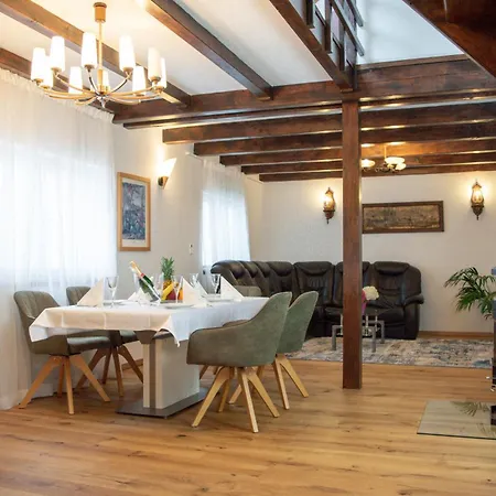 Lovely Monte Close To Cologne With Three Bedrooms And One Bathroom Apartmán