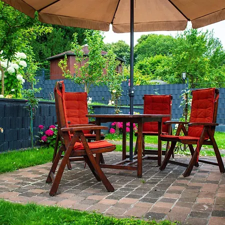 Lovely Monte Close To Cologne With Three Bedrooms And One Bathroom Apartmán *