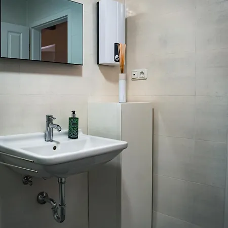Apartmán Lovely Monte Close To Cologne With Three Bedrooms And One Bathroom *