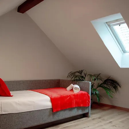Apartmán Lovely Monte Close To Cologne With Three Bedrooms And One Bathroom Frechen
