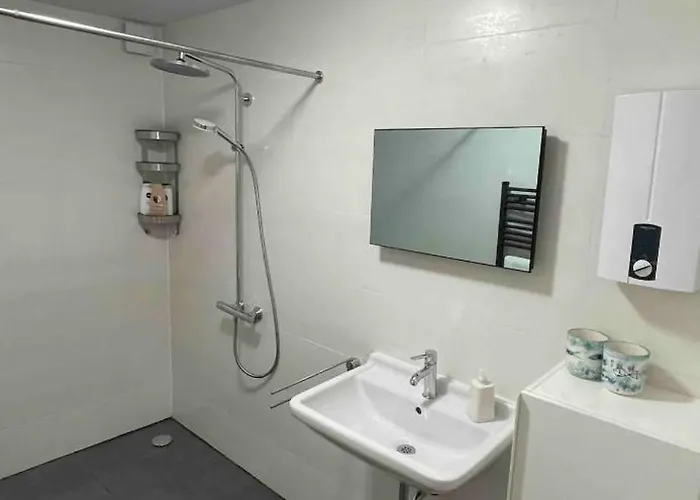 Lovely Monte Close To Cologne With Three Bedrooms And One Bathroom *