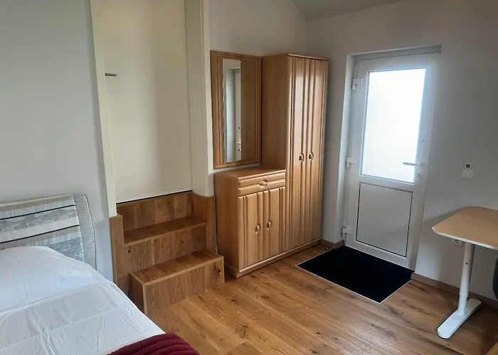 Lovely Monte Close To Cologne With Three Bedrooms And One Bathroom Apartamento Frechen