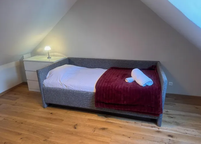 Lovely Monte Close To Cologne With Three Bedrooms And One Bathroom Apartamento