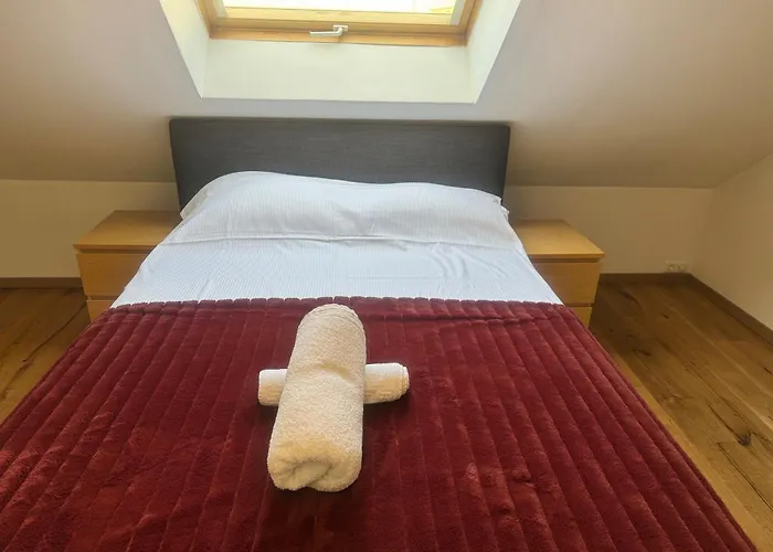 Lovely Monte Close To Cologne With Three Bedrooms And One Bathroom Apartamento