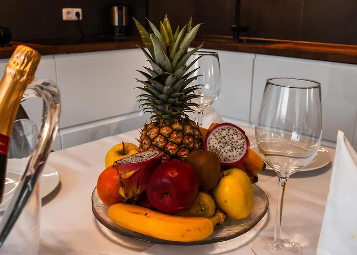 Lovely Monte Close To Cologne With Three Bedrooms And One Bathroom Apartamento *