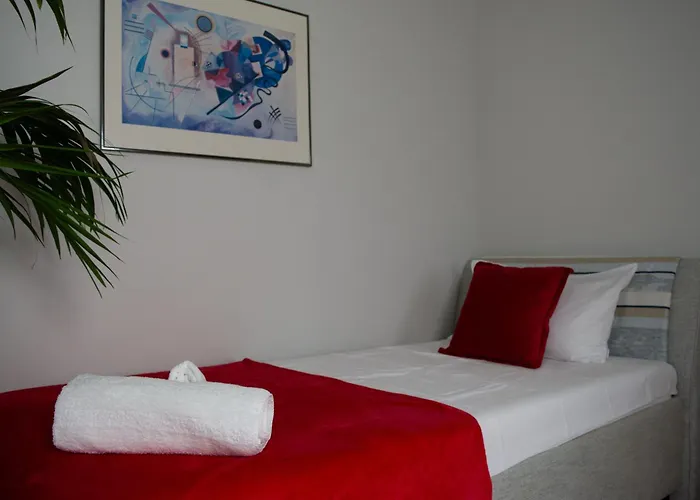 Apartamento Lovely Monte Close To Cologne With Three Bedrooms And One Bathroom *