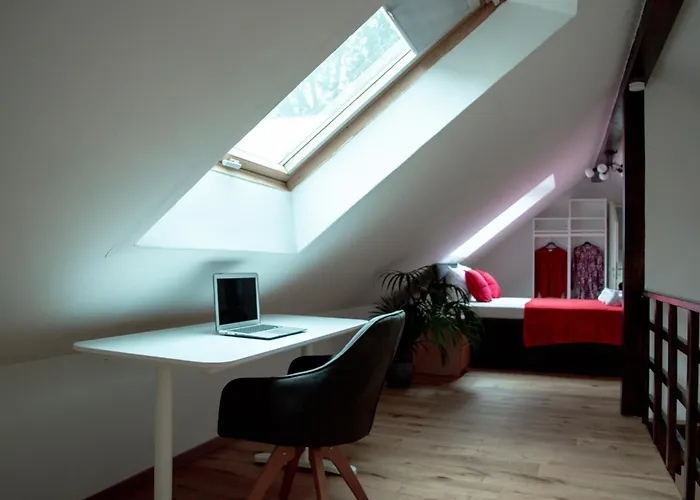 Lovely Monte Close To Cologne With Three Bedrooms And One Bathroom Apartamento Frechen