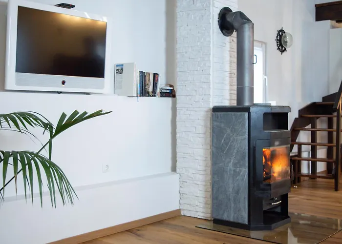 Lovely Monte Close To Cologne With Three Bedrooms And One Bathroom Apartamento