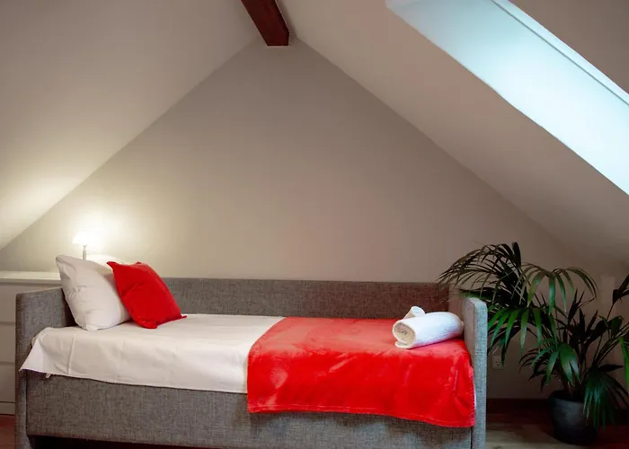 Lovely Monte Close To Cologne With Three Bedrooms And One Bathroom Appartement