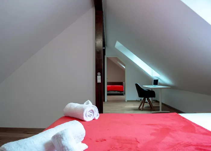 Lovely Monte Close To Cologne With Three Bedrooms And One Bathroom Apartamento Frechen