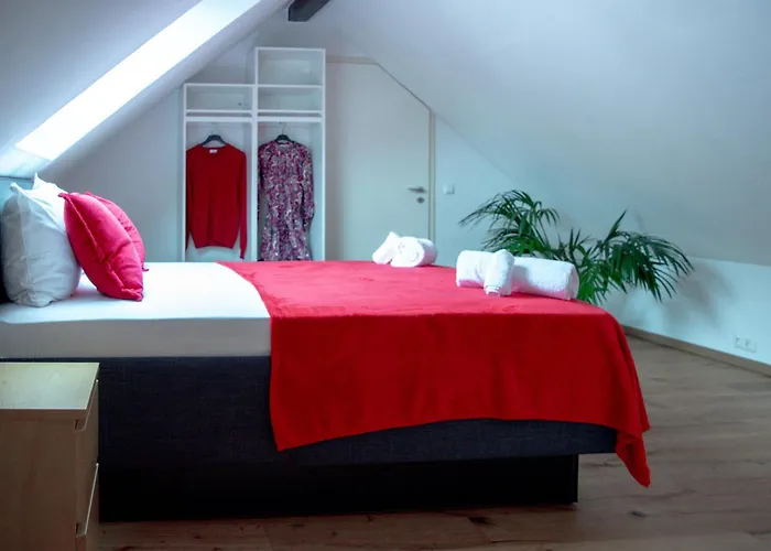 Lovely Monte Close To Cologne With Three Bedrooms And One Bathroom *