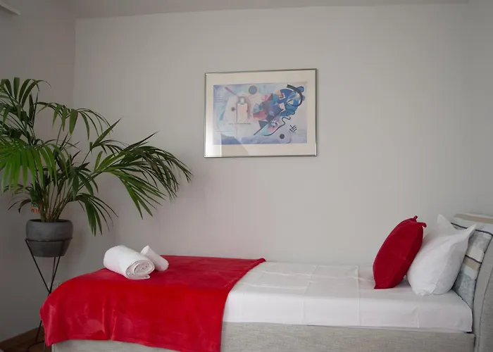 Lovely Monte Close To Cologne With Three Bedrooms And One Bathroom Frechen