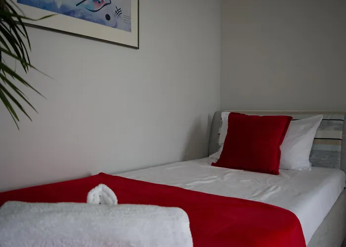 Lovely Monte Close To Cologne With Three Bedrooms And One Bathroom * Frechen