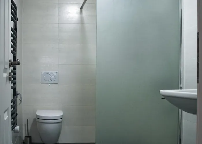 Lovely Monte Close To Cologne With Three Bedrooms And One Bathroom Appartement *