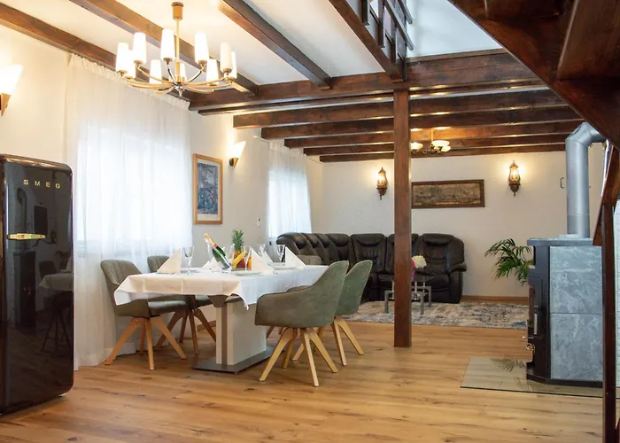 Lovely Monte Close To Cologne With Three Bedrooms And One Bathroom Appartement