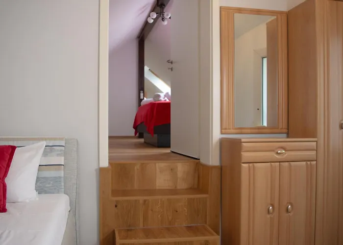 Lovely Monte Close To Cologne With Three Bedrooms And One Bathroom Apartamento Frechen