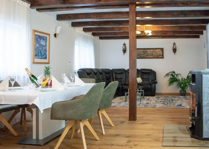 Apartamento Lovely Monte Close To Cologne With Three Bedrooms And One Bathroom Frechen