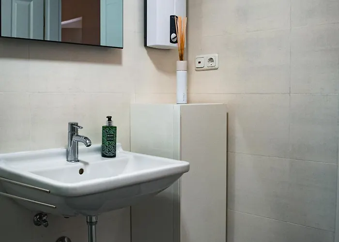 Appartement Lovely Monte Close To Cologne With Three Bedrooms And One Bathroom *